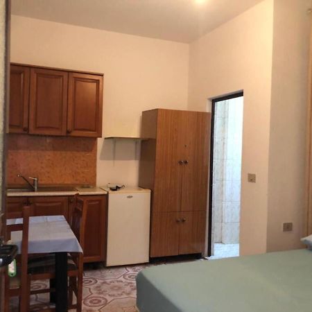 Vila Osmenaj Rent Room Or Apartment Vlorë Eksteriør bilde