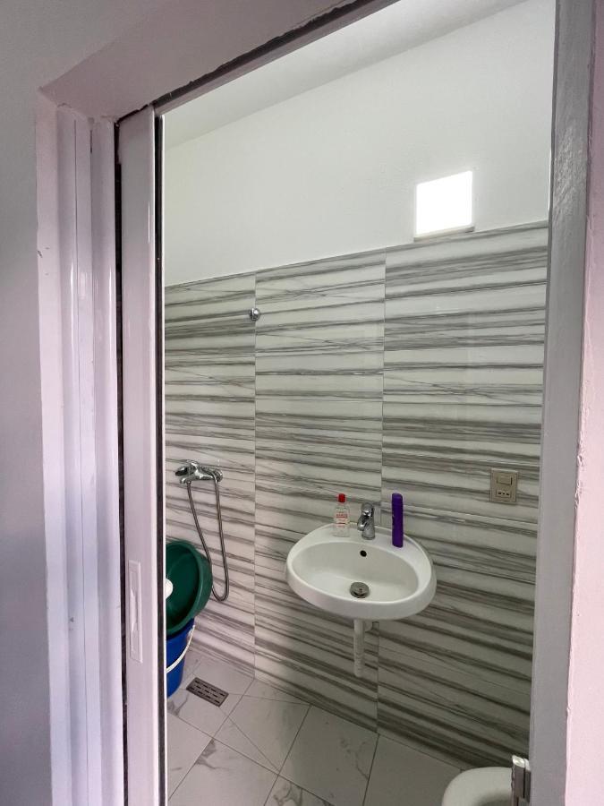 Vila Osmenaj Rent Room Or Apartment Vlorë Eksteriør bilde